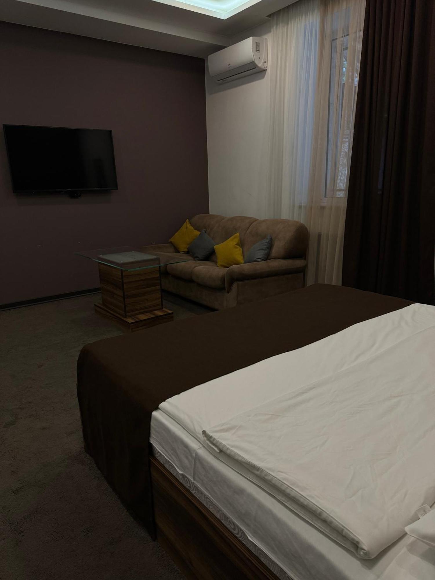 Moscow Boutique Hotel เยเรวาน ภายนอก รูปภาพ