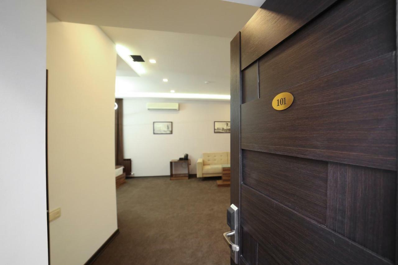 Moscow Boutique Hotel เยเรวาน ภายนอก รูปภาพ