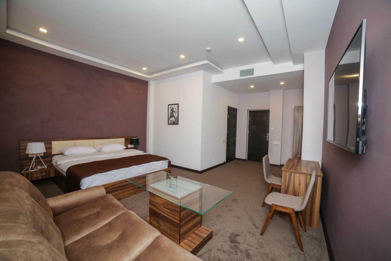 Moscow Boutique Hotel เยเรวาน ภายนอก รูปภาพ