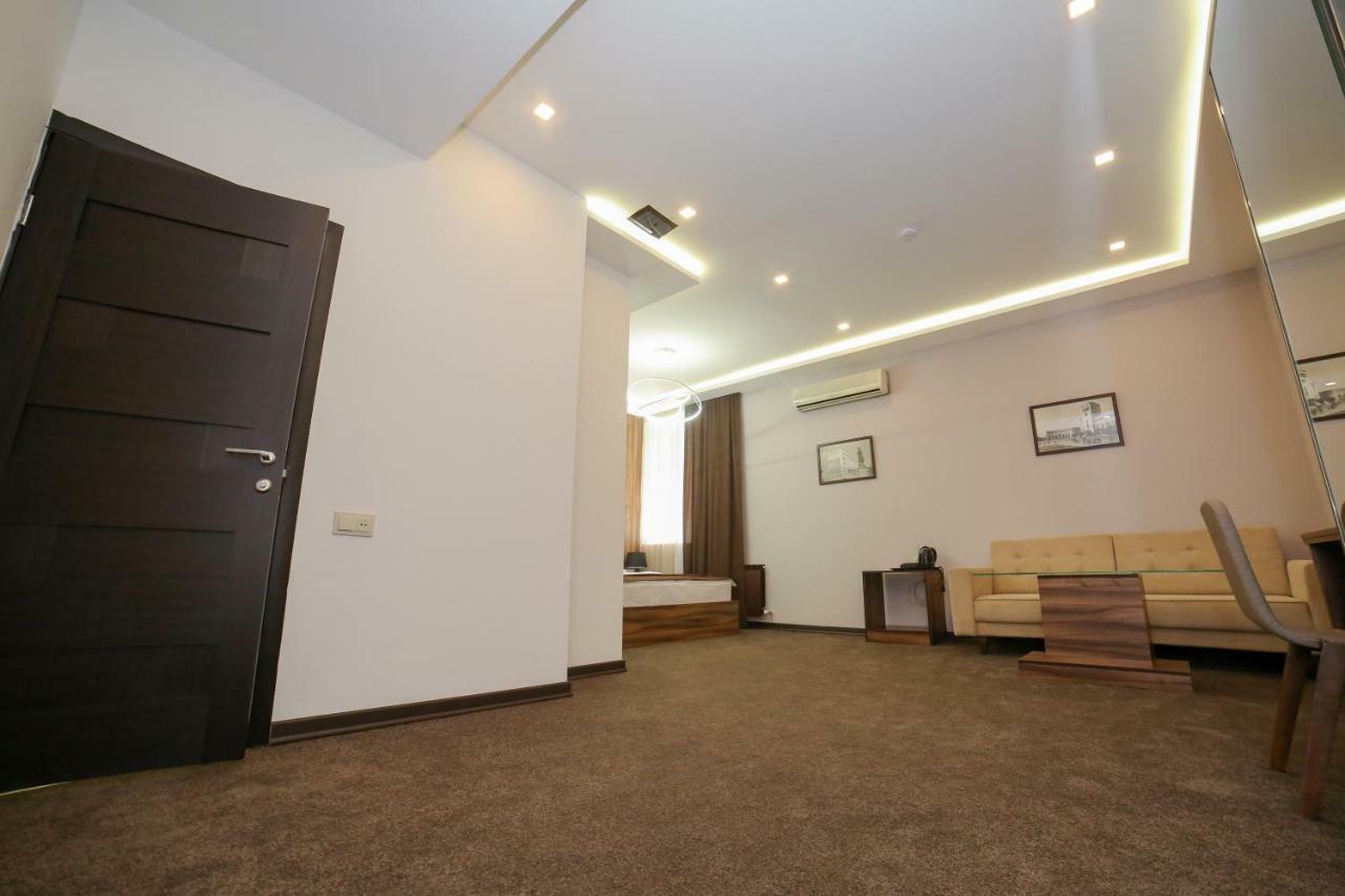 Moscow Boutique Hotel เยเรวาน ภายนอก รูปภาพ
