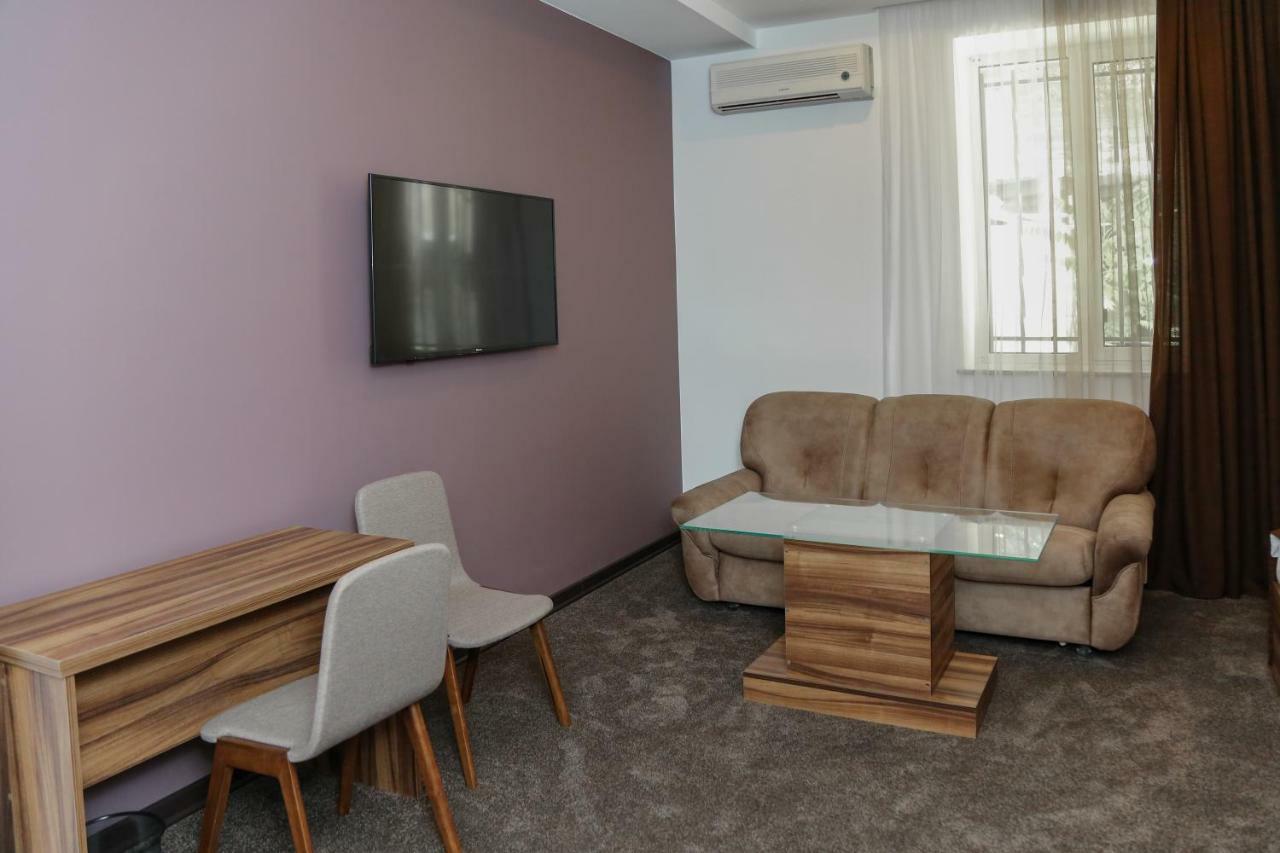 Moscow Boutique Hotel เยเรวาน ภายนอก รูปภาพ